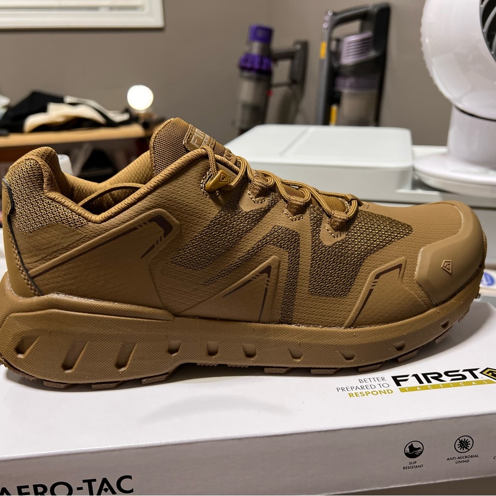 Aero-Tac Men's Athletic Shoes - Tan